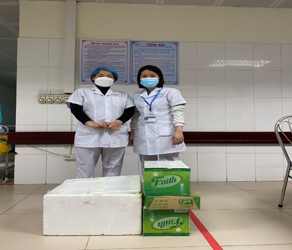 CHÙA XUÂN ĐỒNG TRAO TẶNG  100 SUẤT QUÀ CHO  NHÂN VIÊN Y TẾ ĐIỀU TRỊ, CHĂM SÓC BỆNH NHÂN COVID-19 TẠI BỆNH VIỆN